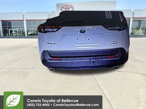 Used 2022 Toyota RAV4 XLE w/ Convenience Package AWD/4WD image 12