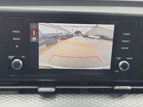 Used 2024 Kia Carnival LX FWD image 13