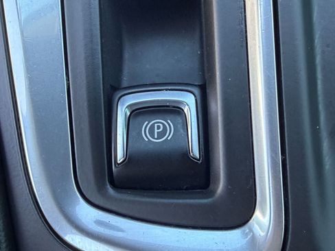 Used 2019 Chevrolet Equinox LS FWD image 29