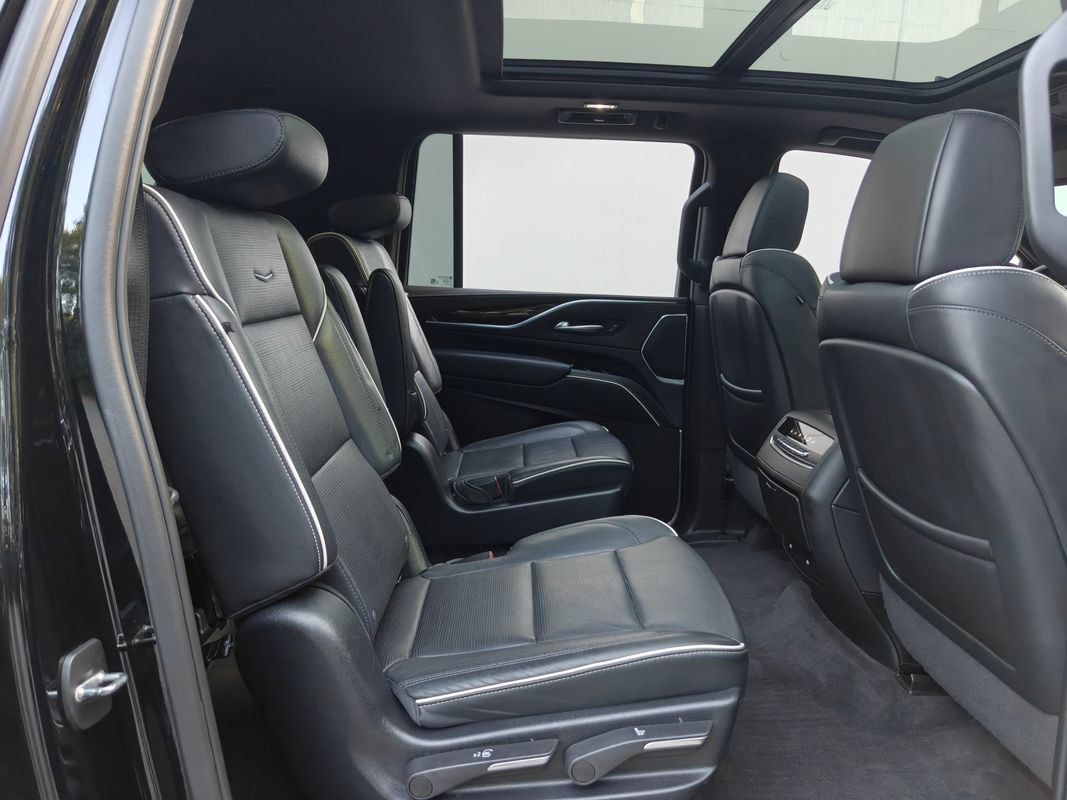 Used 2023 Cadillac Escalade ESV Premium Luxury AWD/4WD image 24