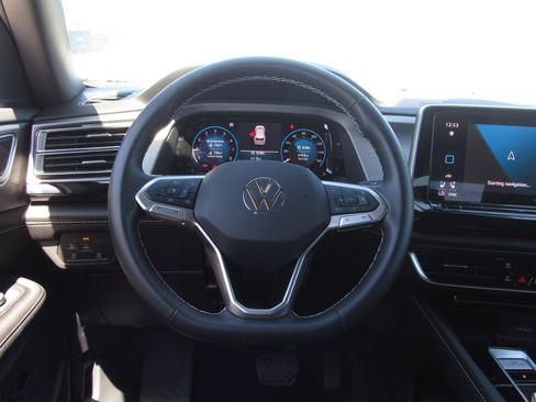 Used 2024 Volkswagen Atlas Cross Sport SE image 24