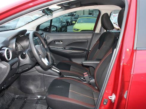 Used 2022 Nissan Versa SR image 9