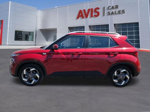 Used 2025 Hyundai Venue SEL FWD image 2