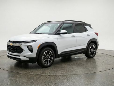 Used 2025 Chevrolet TrailBlazer LT image 3