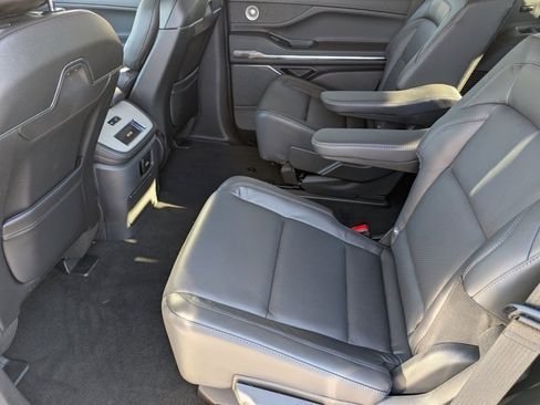 New 2025 Lincoln Navigator Reserve image 29