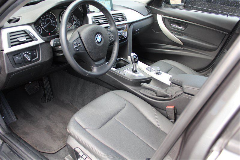 Used 2018 BMW 320i xDrive Sedan AWD/4WD image 22