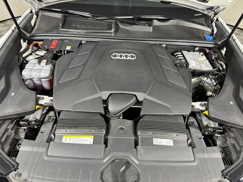 Used 2019 Audi Q8 Premium Plus w/ Premium Plus AWD/4WD image 27