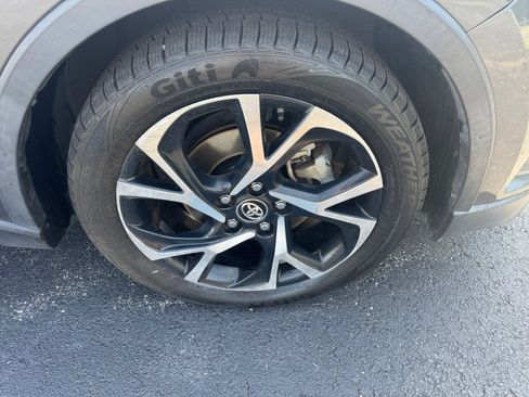 Used 2018 Toyota C-HR XLE FWD image 29