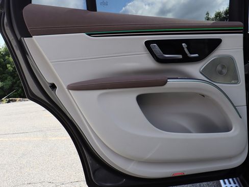 Used 2023 Mercedes-Benz EQS 450+ SUV image 39