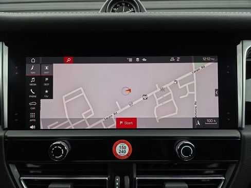 Certified 2022 Porsche Macan image 11