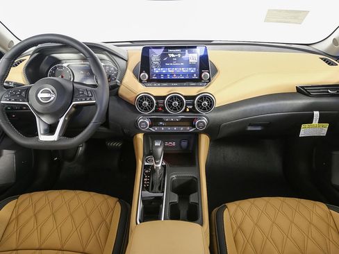 Used 2025 Nissan Sentra SV w/ SV Premium Package image 14