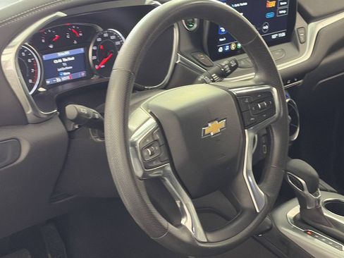 Used 2025 Chevrolet Blazer LT FWD image 13