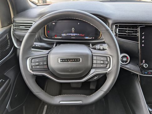 Used 2023 Jeep Wagoneer Base w/ Convenience Group I image 13