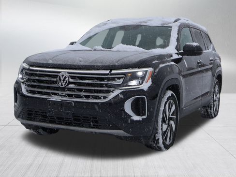 Used 2024 Volkswagen Atlas SE image 3