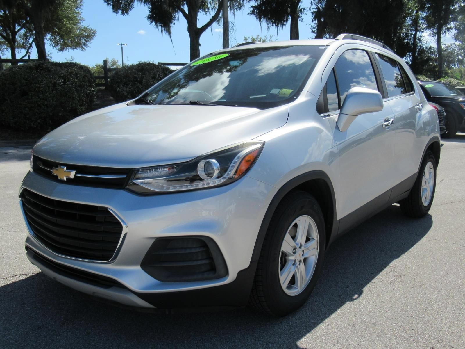 Used 2020 Chevrolet Trax LT w/ LT Convenience Package FWD image 3
