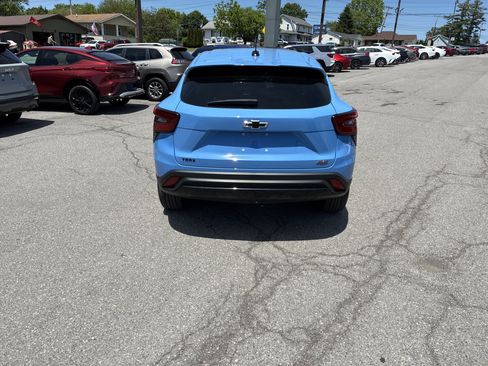 Used 2024 Chevrolet Trax RS w/ Driver Confidence Package FWD image 4