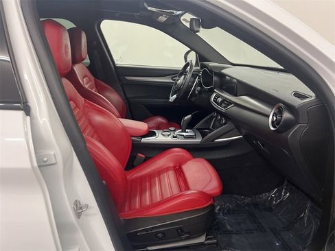 Used 2022 Alfa Romeo Stelvio Veloce image 50