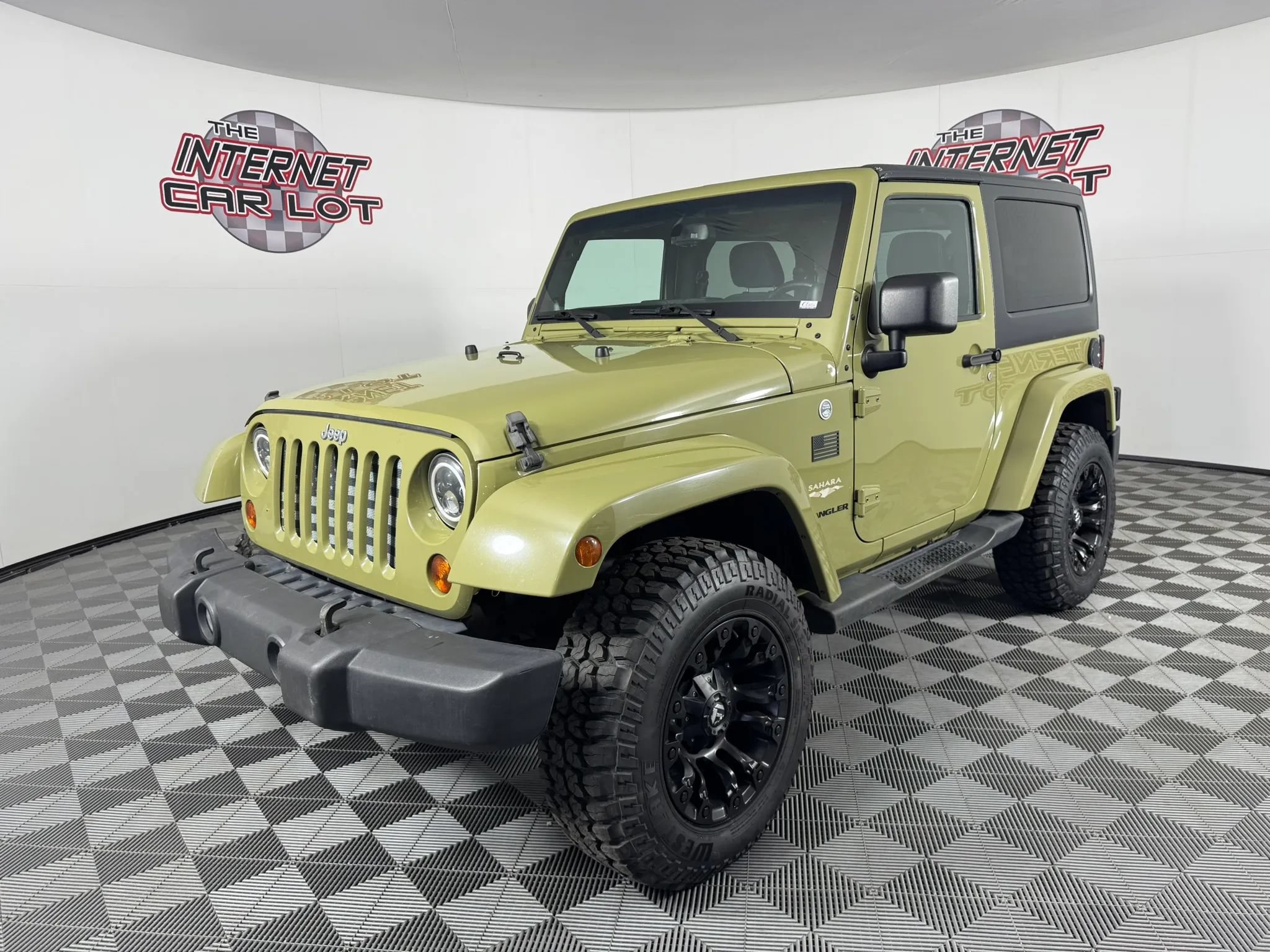 Used 2013 Jeep Wrangler Sahara w/ Connectivity Group AWD/4WD image 3