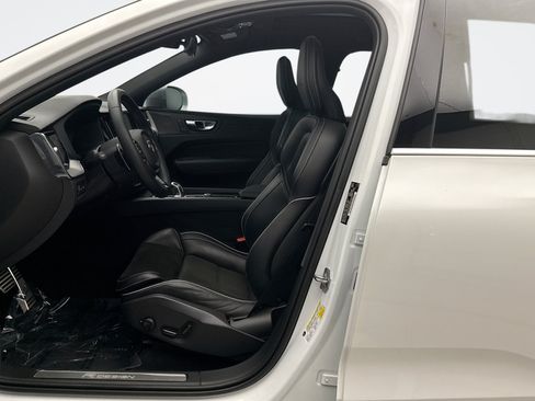 Used 2019 Volvo XC60 T8 R-Design w/ Advanced Package AWD/4WD image 11