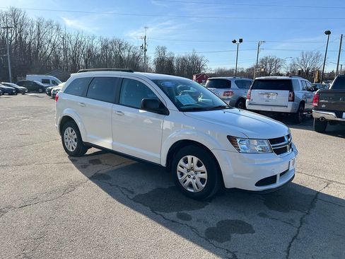 Used 2018 Dodge Journey SE image 4