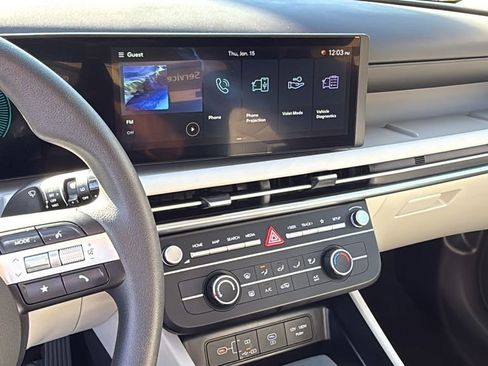 Used 2025 Hyundai Tucson SE image 14