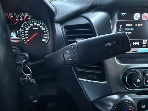 Used 2019 Chevrolet Suburban LT image 30