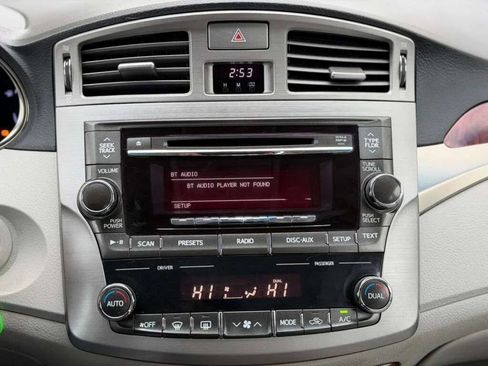 Used 2011 Toyota Avalon Limited image 18