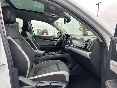 New 2026 Volkswagen Atlas Peak Edition image 17