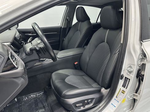 Used 2023 Toyota Camry SE image 14