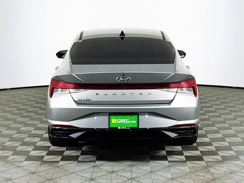 Used 2021 Hyundai Elantra SEL w/ Convenience + Premium Package FWD image 8