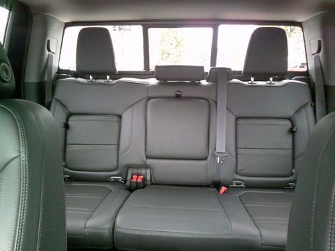 Used 2022 GMC Sierra 3500 Denali w/ Technology Package image 21