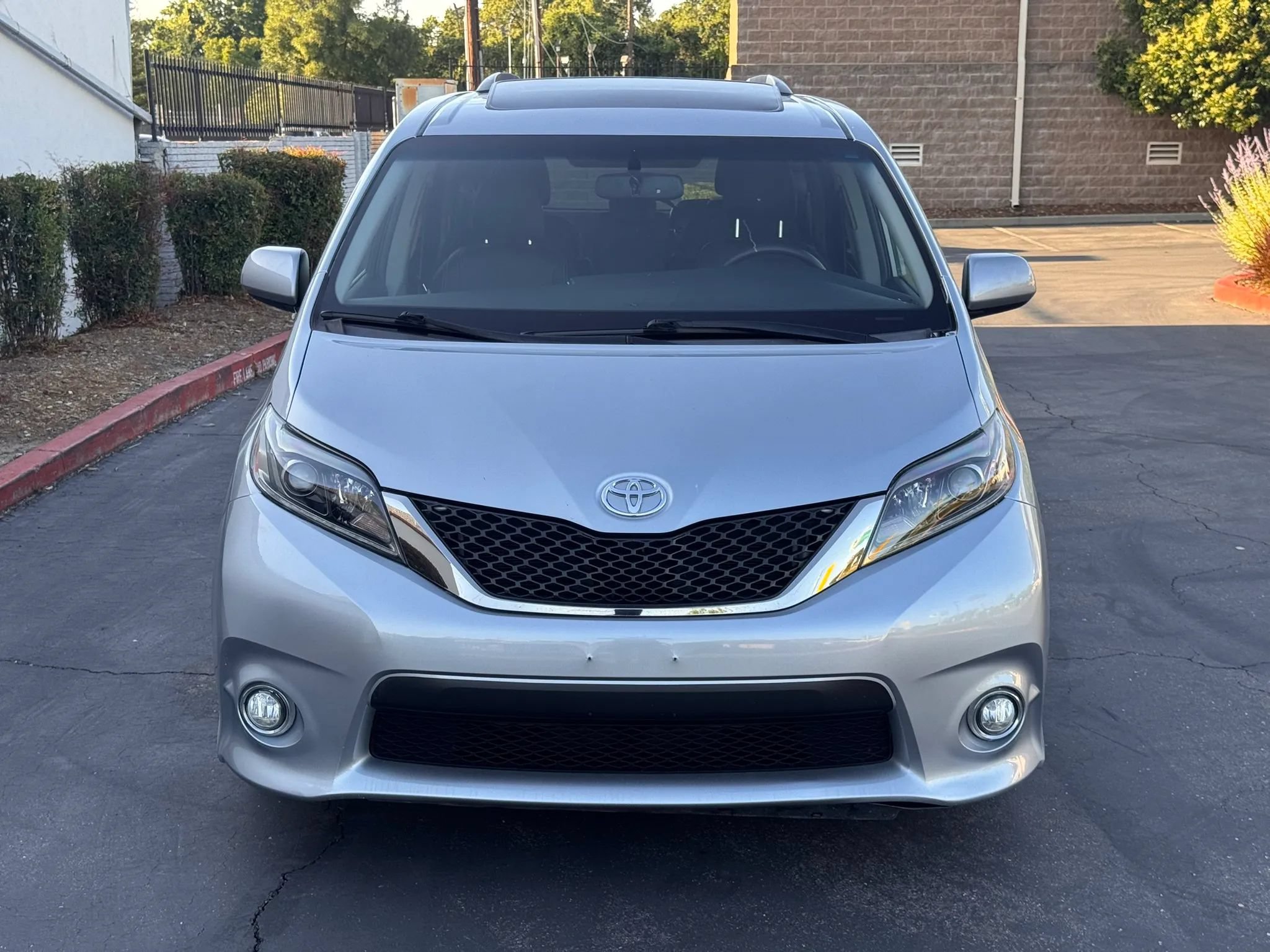 Used 2017 Toyota Sienna SE Premium FWD image 9