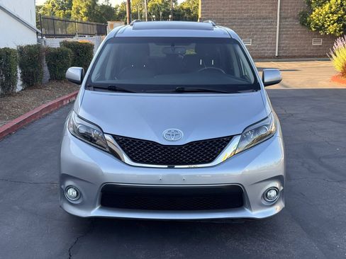 Used 2017 Toyota Sienna SE FWD image 9