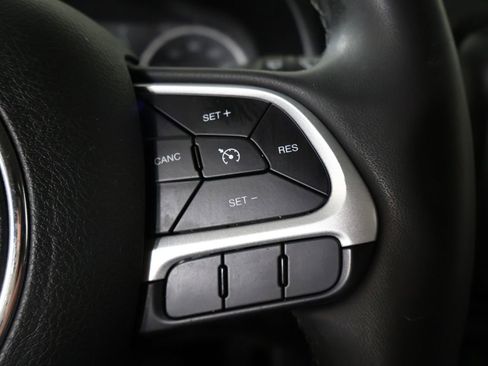 Used 2019 Jeep Renegade Latitude image 37