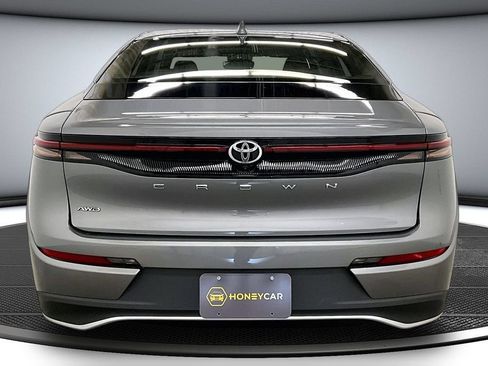 Used 2023 Toyota Crown AWD/4WD image 5