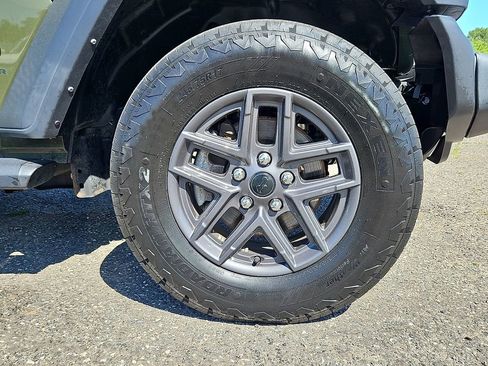 Used 2024 Jeep Wrangler Unlimited Sport AWD/4WD image 9