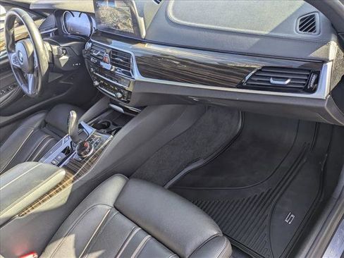 Used 2018 BMW M550i xDrive image 20
