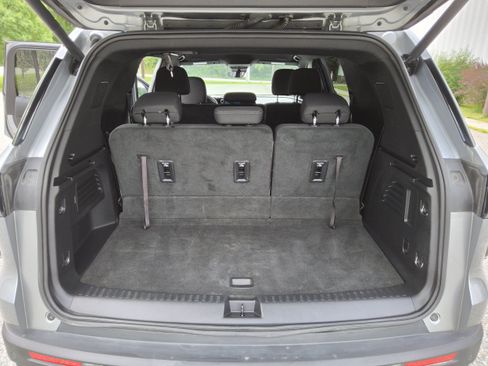Used 2024 Chevrolet Traverse LS FWD image 14