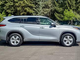 Used 2021 Toyota Highlander LE AWD/4WD video 3