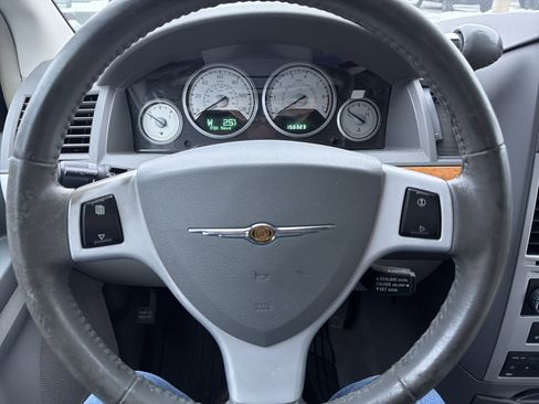 Used 2009 Chrysler Town & Country Limited w/ Entertainment Group #3 image 28