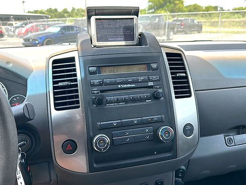 Used 2010 Nissan Frontier LE w/ LE Value Truck Pkg RWD image 31