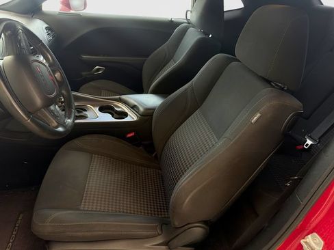 Used 2016 Dodge Challenger SXT RWD image 19