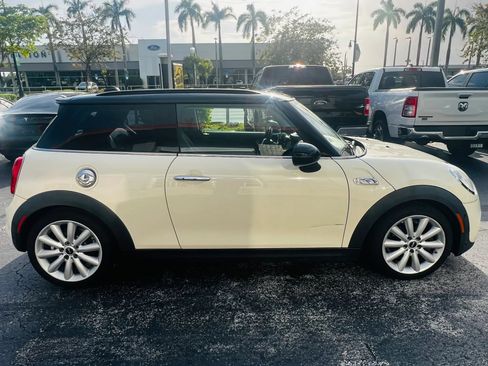 Used 2015 MINI Cooper S w/ Park Assistant Package FWD image 8