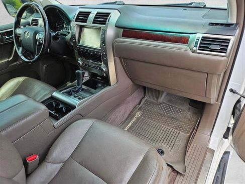 Used 2018 Lexus GX 460 Premium w/ Premium Package AWD/4WD image 22
