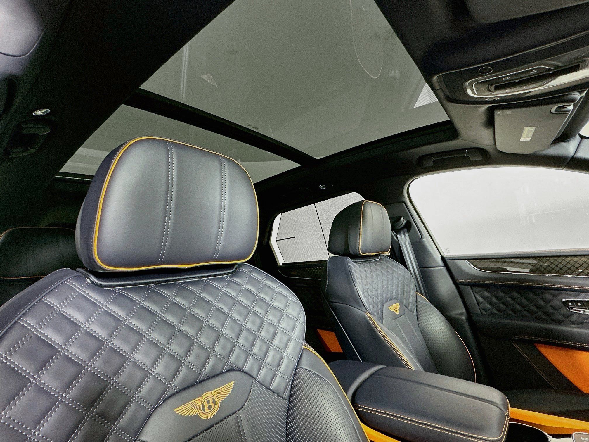 Certified 2025 Bentley Bentayga AWD/4WD image 22