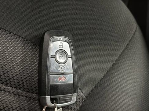 Used 2017 Ford Fusion SE FWD image 21