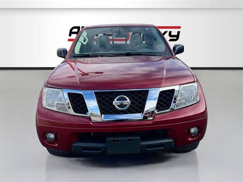 Used 2020 Nissan Frontier SV image 2