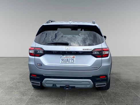 Used 2023 Honda Pilot Touring image 4