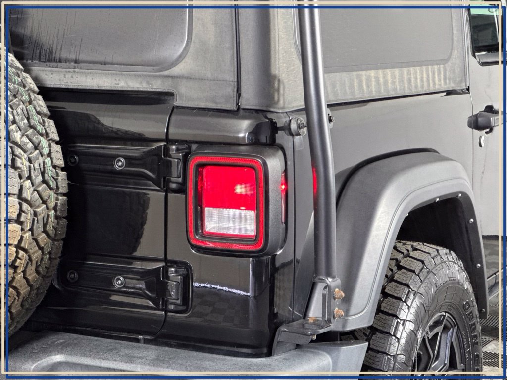 Used 2022 Jeep Wrangler Sport AWD/4WD image 9