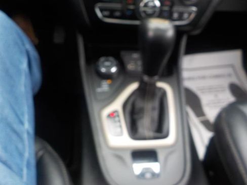 Used 2014 Jeep Cherokee Limited image 17